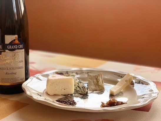 Grand Cru Wineck-Schlossberg du Domaine Spannagel servi avec des fromages